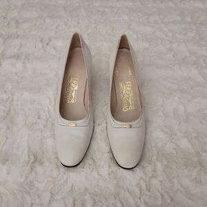 Salvatore Ferragamo Vintage Women Off-White Saks Fifth Avenue Shoes Size 7